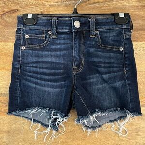 American Eagle Super Stretch Dark
Wash Fray Hem Denim Shorts - Size 0